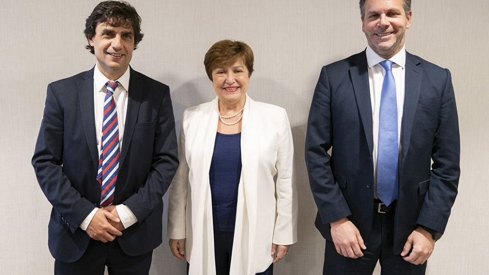 Kristalina Georgieva junto a Hernán Lacunza y Guido Sandleris