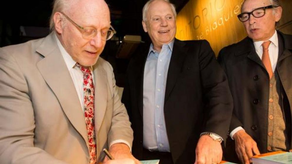 Crivelli dejará su cargo y lo sucederá un empresario