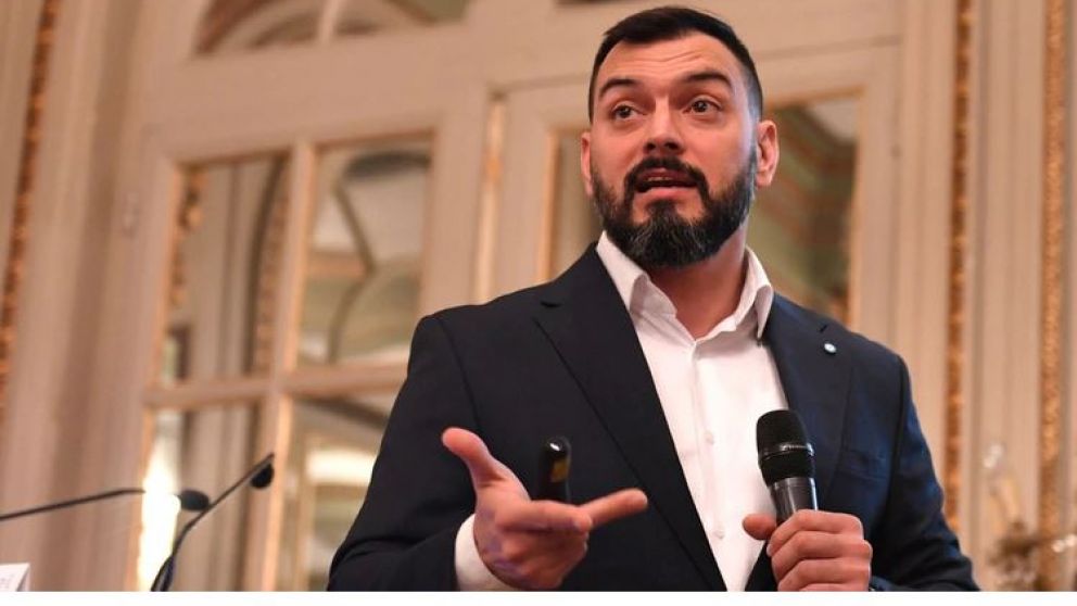 "Si el drenaje de reservas persiste hasta el 10 de diciembre, el BCRA va a llegar muy débil"