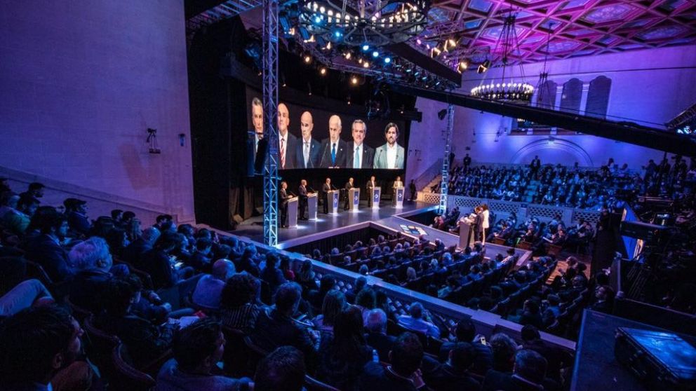 El público vio el debate y eligió al ganador.