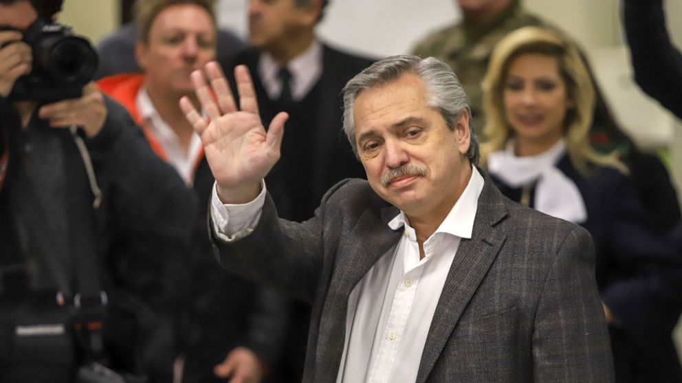 Fern�ndez ser� uno de los seis aspirantes a la Casa Rosada que responder� las preguntas de los moderadores en el debate que comenzar� a las 21:00 de este domingo