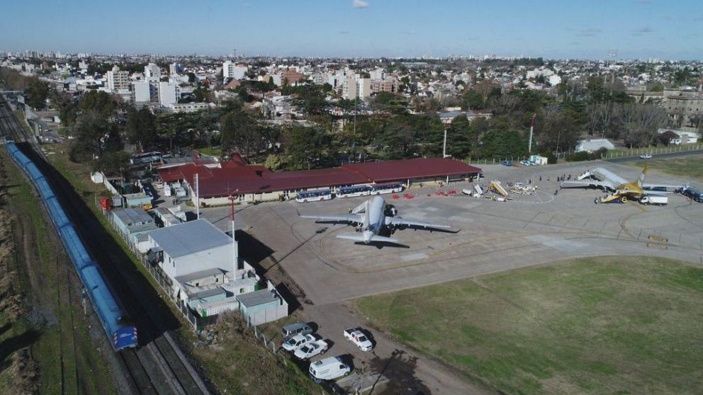 Se abrió una grieta entre los vecinos de El Palomar, a favor y en contra de las operaciones aéreas nocturnas