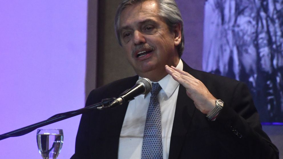 Fernández disertó en la Fundación Mediterránea