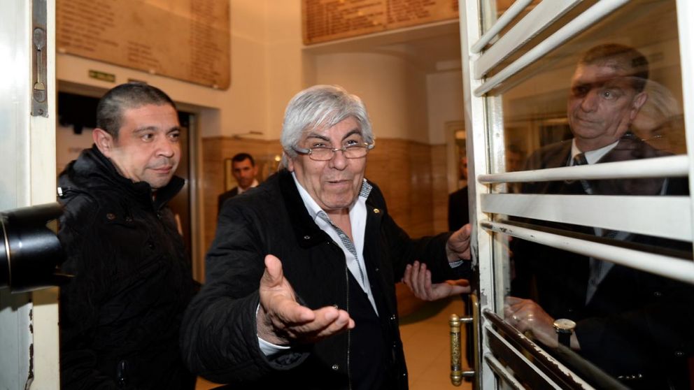 "Van a ser dos pesos", consideró Moyano