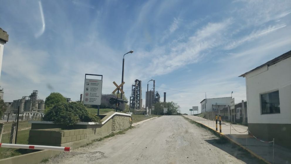 Loma Negra cierra la primera cementera construida en el país