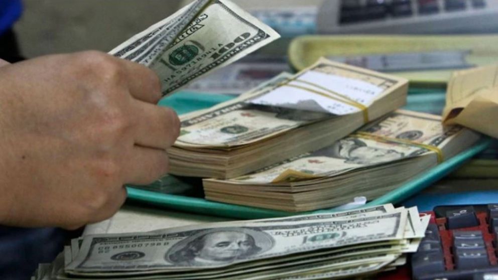 Los depósitos en dólares "finalizaron septiembre en un nivel de US$21.380 millones"