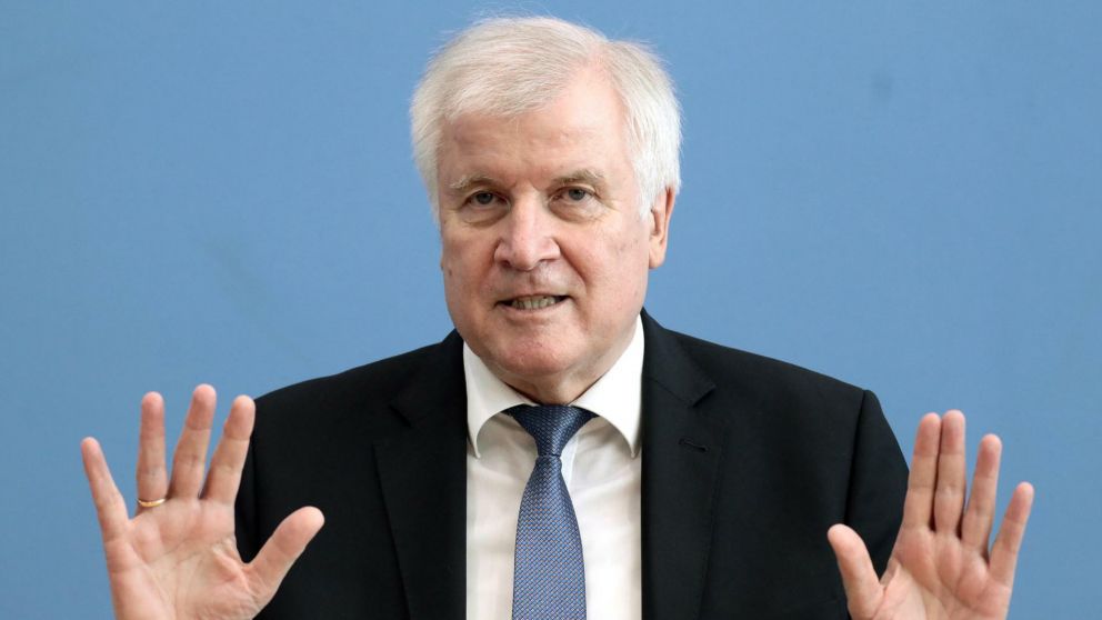 Seehofer pidió más ayuda para tratar el problema migratorio