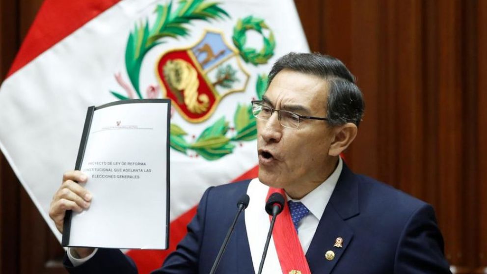 Subió al 75% aprobación de Vizcarra en Perú tras disolver el Congreso