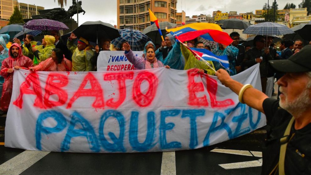 Hace seis días que hay protestas en las calles de Ecuador por el aumento de las naftas