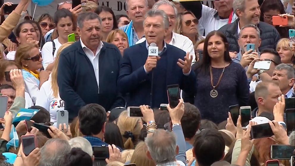 Macri continúa con la caravana del #SíSePuede