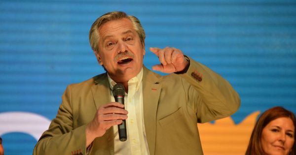 Alberto Fernández critica a Milei: 30.000 empresas cerradas