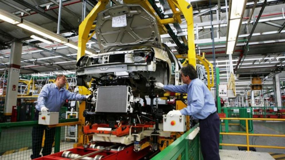 La industria sigue sin repuntar y mostró una caída de 6,7%