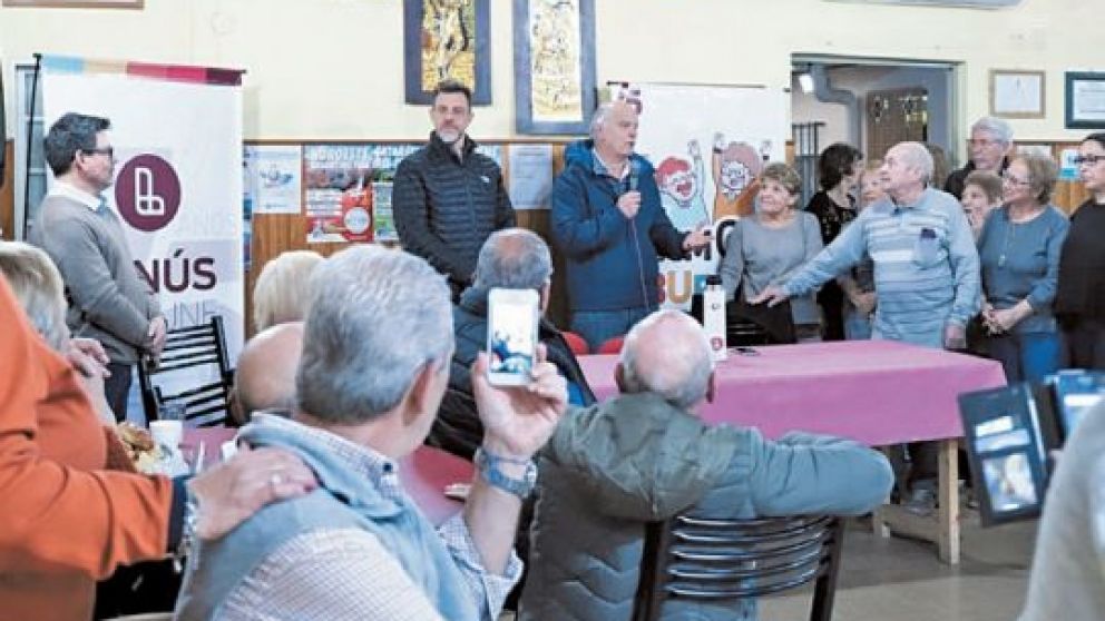 Grindetti tiño de granate su campaña territorial en Lanús