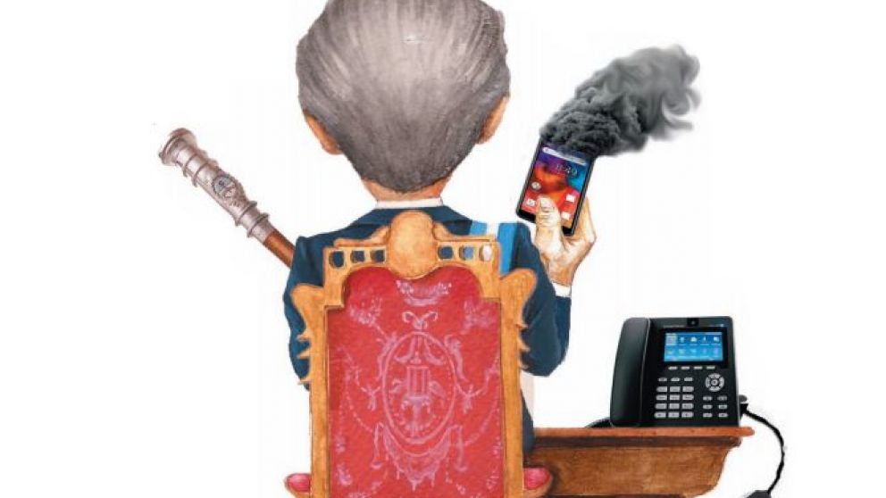 Teléfonos ligados exhiben el desbande en carne viva