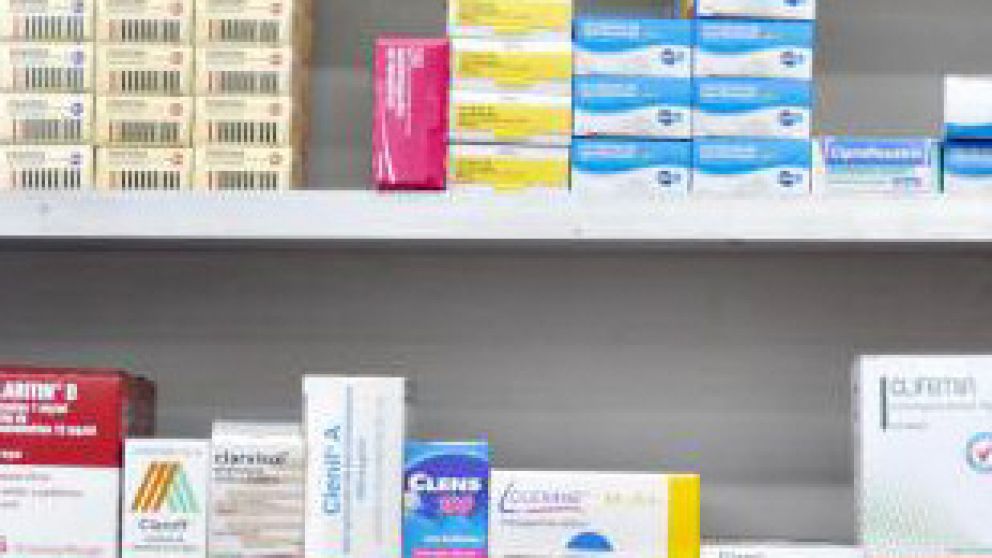 Cierran farmacias por la crisis