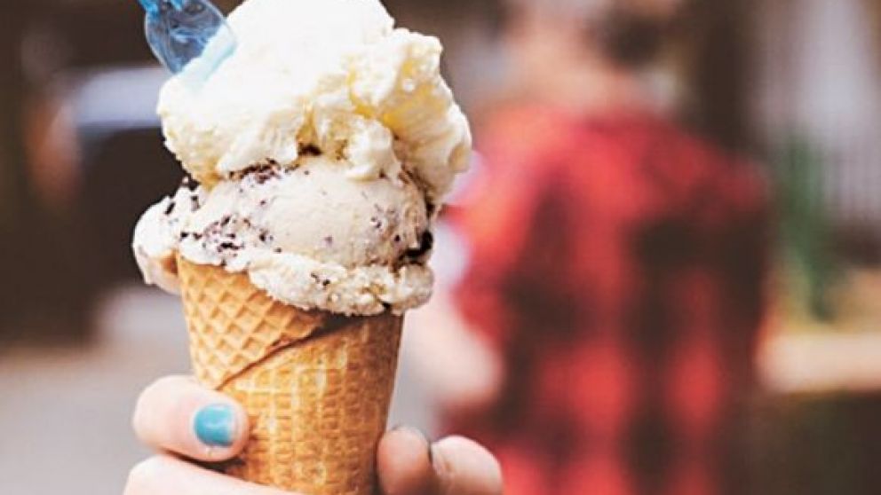 Del helado de nitrógeno o en roll a la remolacha con frutilla
