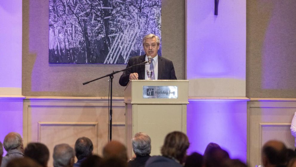 Alberto Fernández participó en Córdoba de un almuerzo en la Fundación Mediterránea