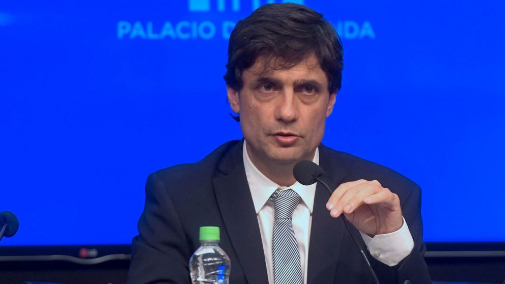 El propio ministro de Hacienda, Hernán Lacunza, lo informó en las redes sociales