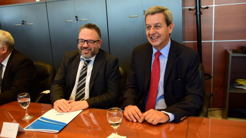 "Esto no se resuelve ni con deuda ni con cepo sino con una estrategia exportadora", advirtió Kulfas