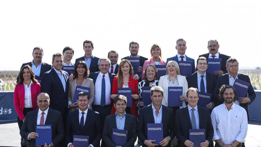 Fern�ndez se mostr� con gobernadores y candidatos peronistas