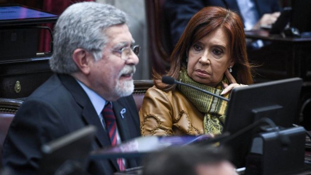 Fuentes ratificó que esa bancada "no va a otorgar el desafuero".