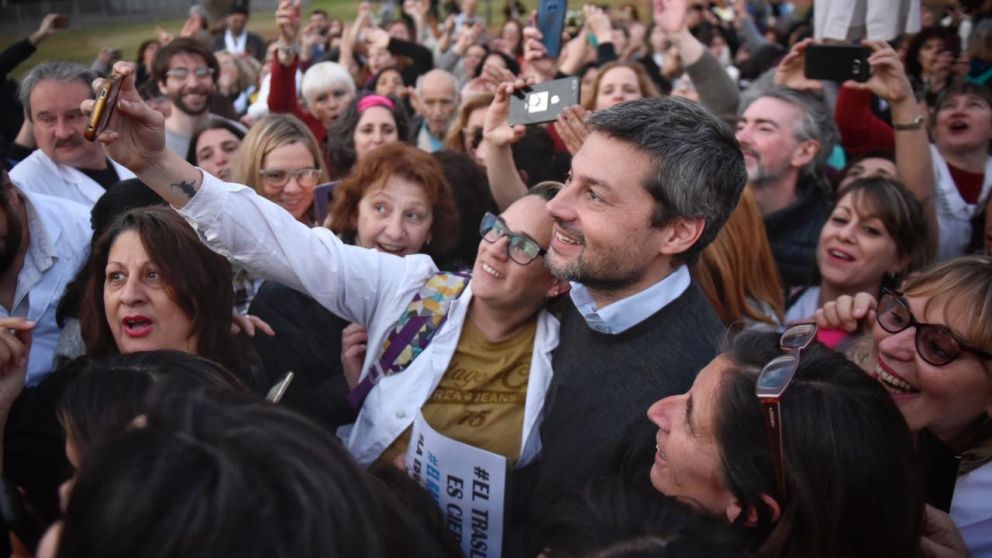Lammens compartió un acto con docentes en Parque Centenario