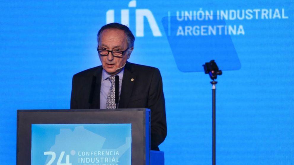 "La idea es que el que pueda pagarlo ya, la empresa que tiene capacidad de pagarlo, lo haga", aseguró