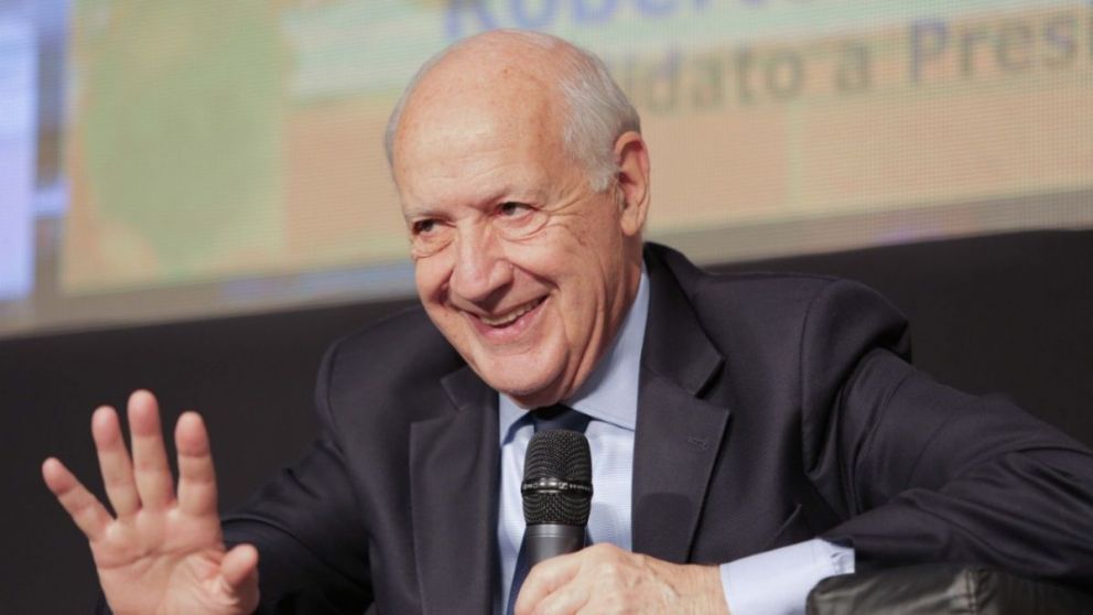 Lavagna se rió de la idea de que el bastón presidencial tenga un gualicho