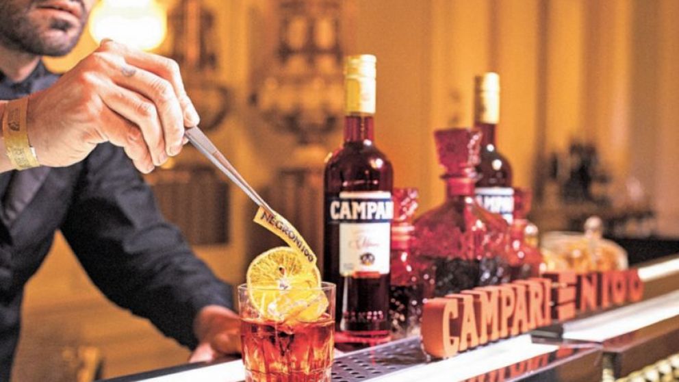 El icónico Negroni festeja sus 100 años con recetas de todos los tiempos