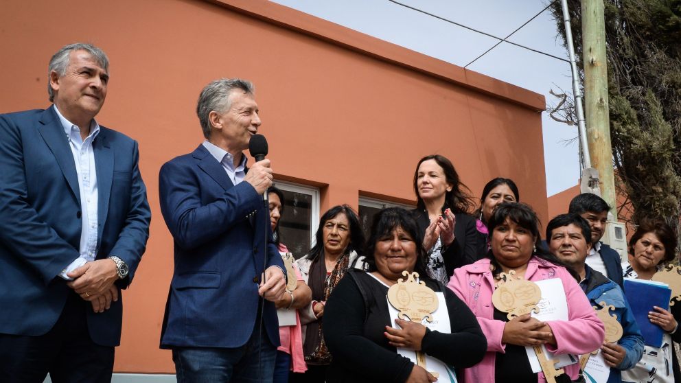 Macri entregó escrituras a las familias damnificadas por el alud de 2017