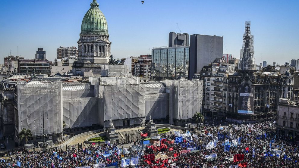 Movimientos sociales se manifestaron frente al Congreso