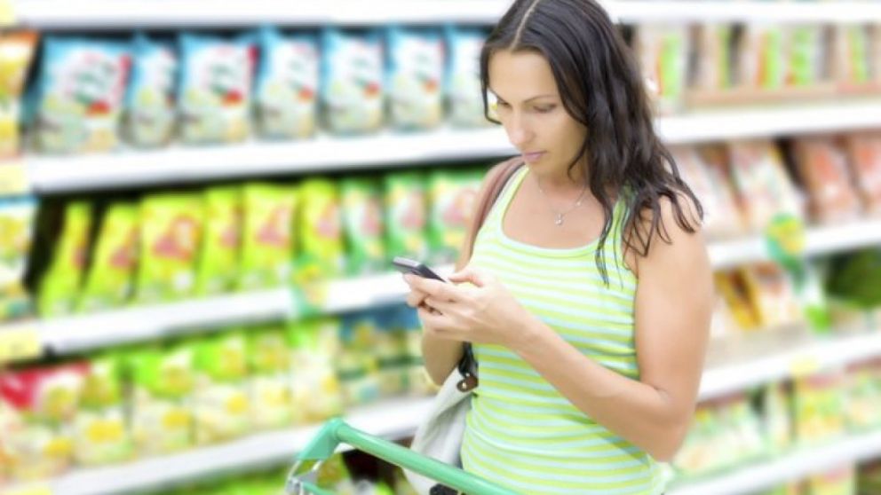 Cada vez más clientes van al supermercado con el código de descuento en su celular