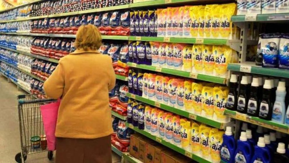 Los jubilados tienen más descuentos en mayo en los supermercados si pagan con Cuenta DNI