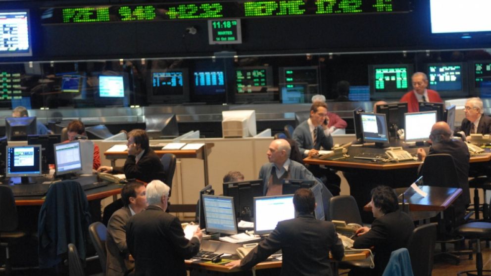 Los mercados operaron a media máquina por el feriado en Estados Unidos