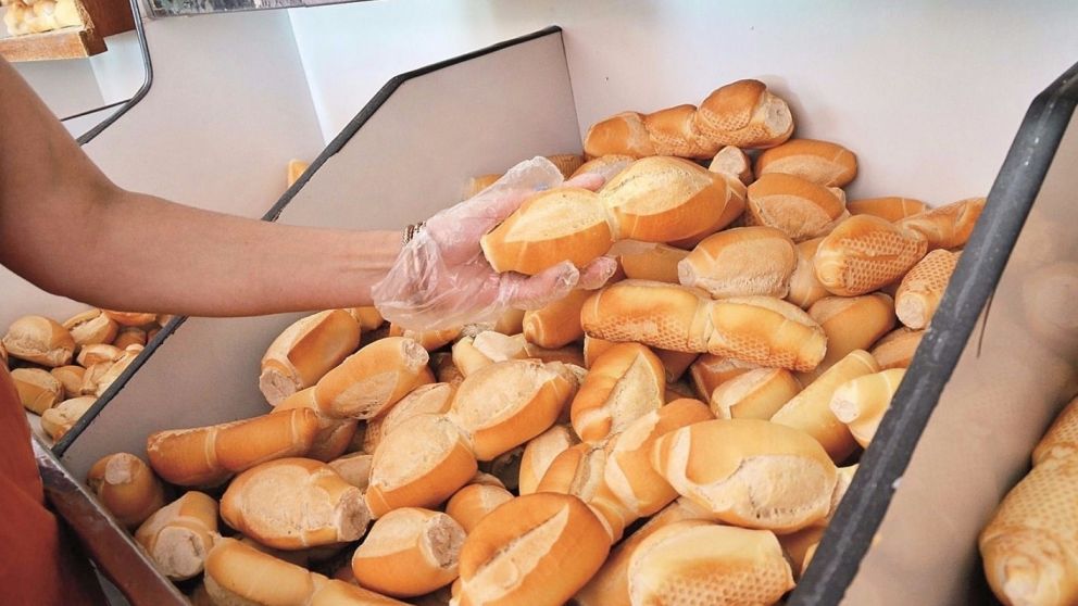La bolsa de harina de 50 kilos que compran las panaderías pasó de 230 pesos en febrero de 2018, a 1.500 pesos en la actualidad