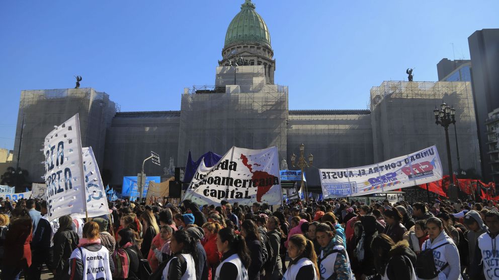 La manifestación en el Congreso se desconcentró tras la votación
