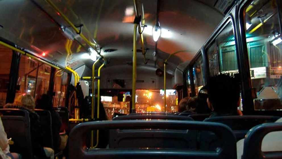 Las empresas amenazan con dejar de brindar el servicio nocturno de colectivos