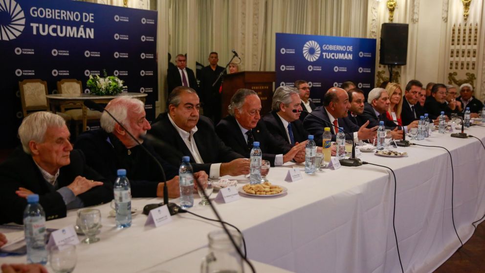 Alberto ya negocia un acuerdo social con gremios y empresarios