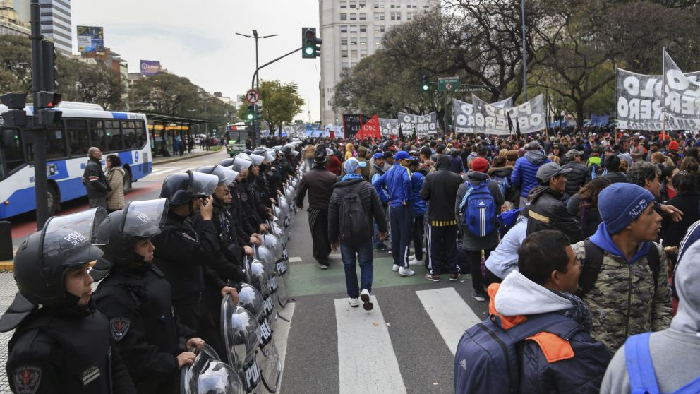 Efectivos evitaron la interrupci�n del Metrobus y hubo incidentes