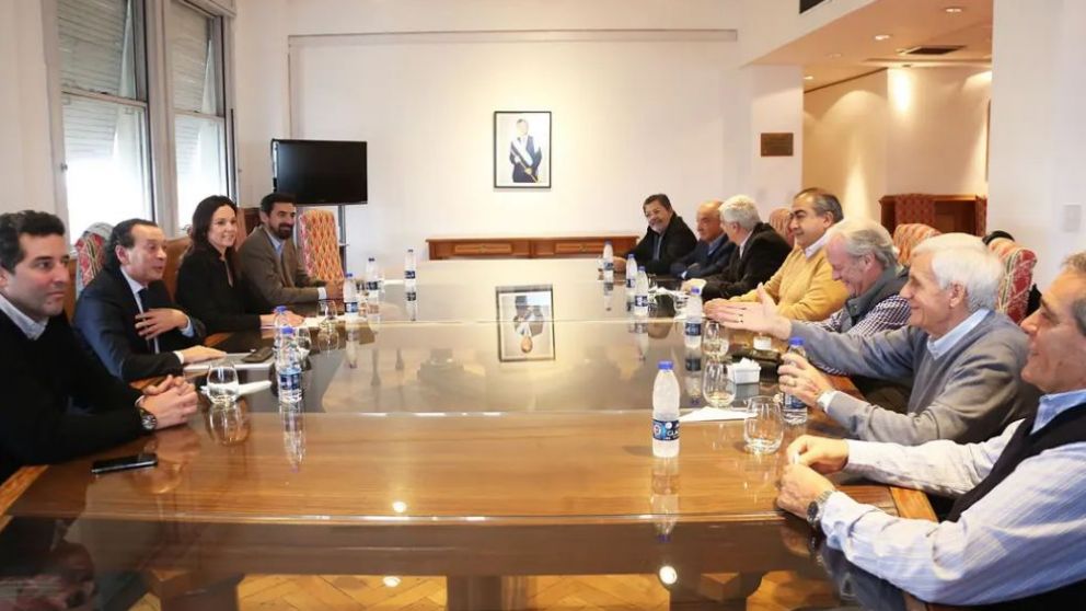 Este lunes la CGT le reclamó el bono para privados a Dante Sica y Carolina Stanley