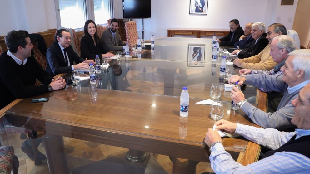 Acordaron agilizar la puesta en marcha de la Tarjeta Alimentaria para cesanteados