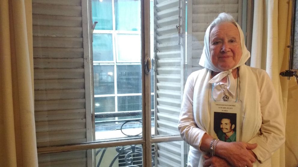 Homenaje y "abrazo colectivo" a Nora Cortiñas