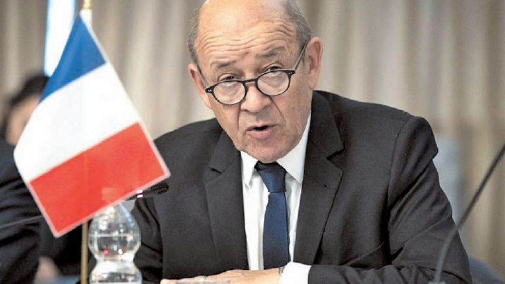 El canciller francés, Le Drian, fue duro con Londres