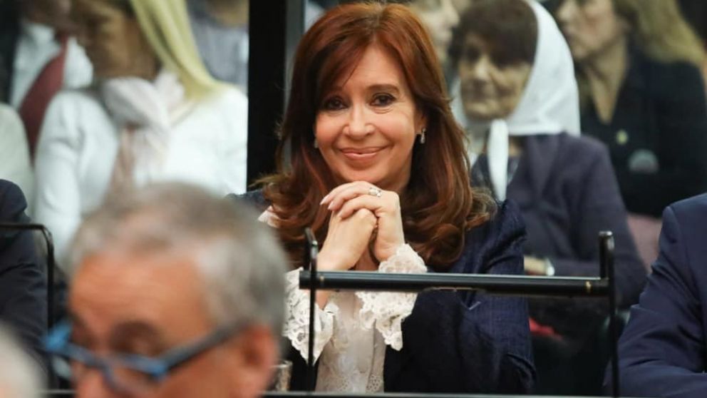 Cristina Kirchner es juzgada por supuesta asociación ilícita y defraudación