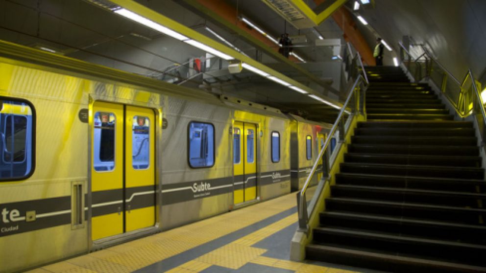 Es la tercera reunión para resolver asuntos en la línea E