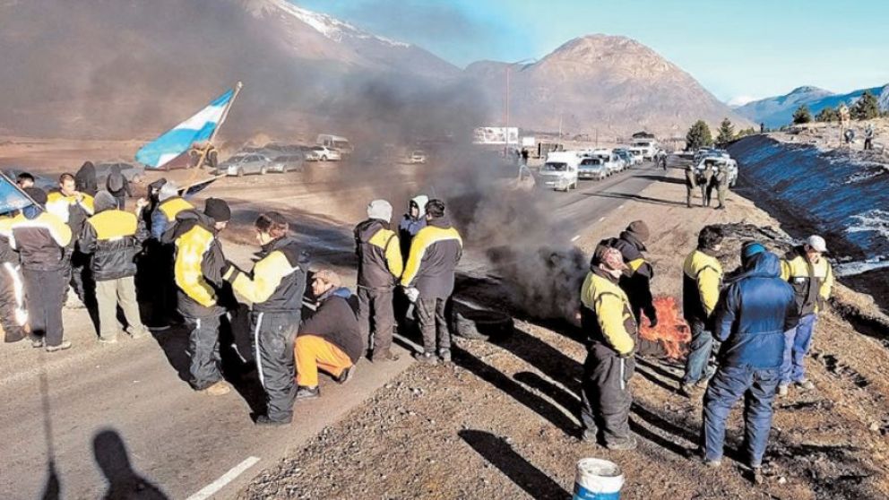 El conflicto se inició con el reclamo salarial de los docentes