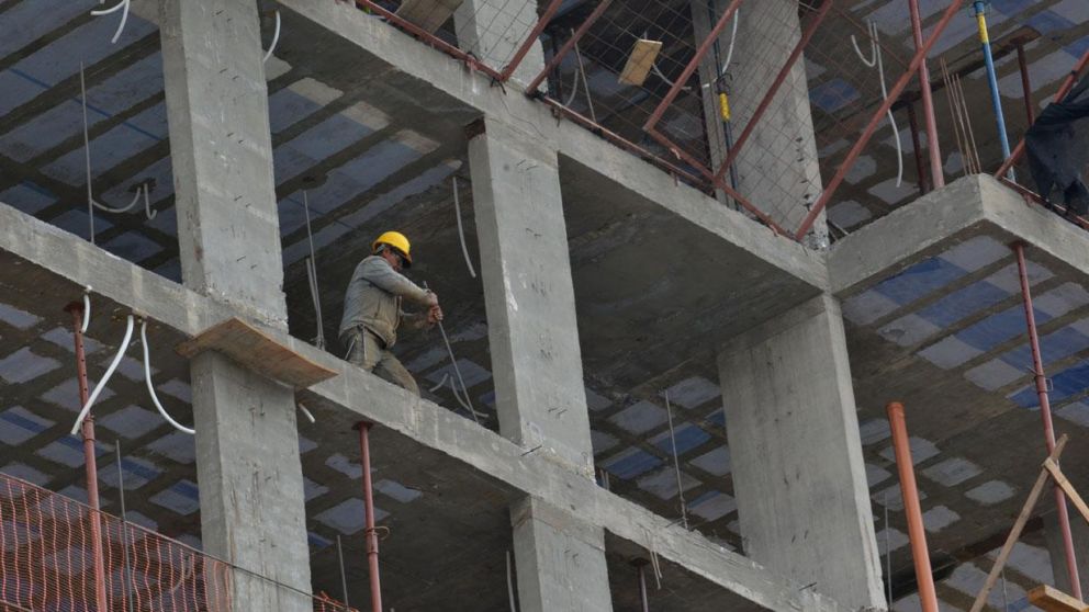 La construcción acumuló 11 meses de baja y se contrajo 1,7% en julio