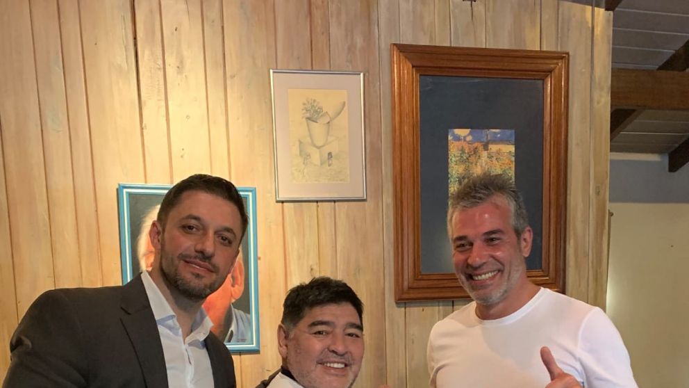 Hubo acuerdo y Maradona será el nuevo director técnico de Gimnasia y Esgrima La Plata