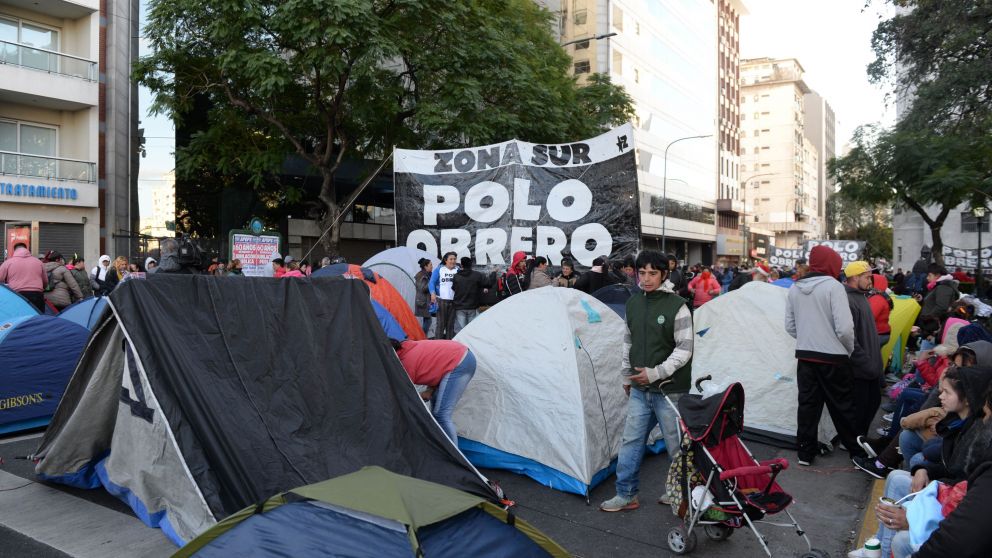 Irán a la Casa de Chubut para apoyar a los docentes de la provincia agredidos en una protesta