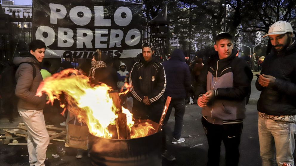 Anoche se manten�an los acampes en la 9 de Julio